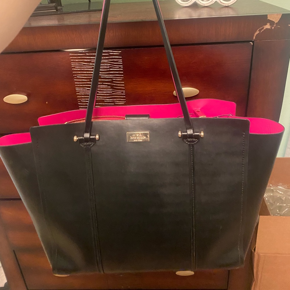 Kate Spade Purse! Black outside Pink inside! Pretty big!